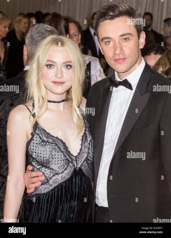 Dakota Fanning and Jamie Strachan split