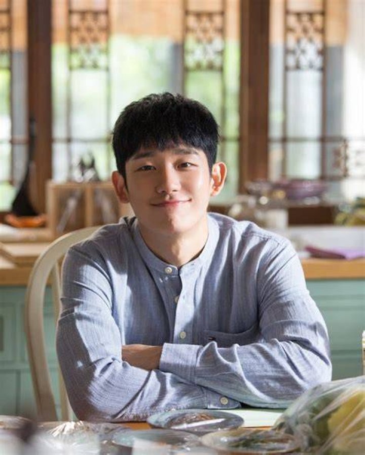 Jung Hae In’s Extremely Attractive Boyfriend Vibes KLuv