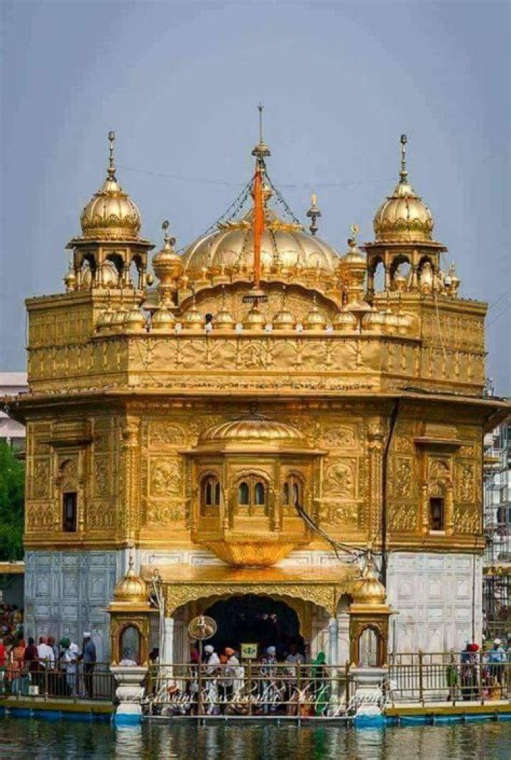 SUVARNA MANDIR(GOLDEN TEMPLE) IN AMRITSAR PUNJAB