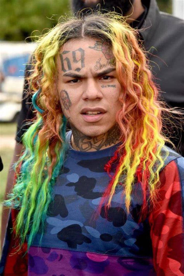 Tekashi 69 Rocks A Fresh Lace Front While On House Arrest Gossip Press