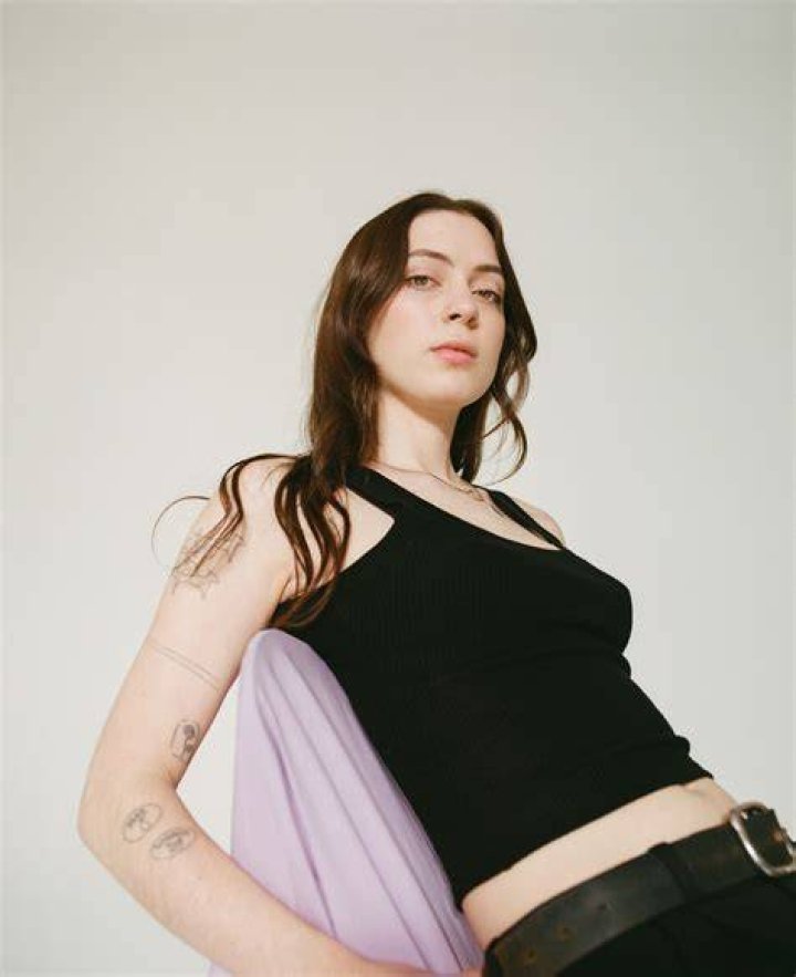 Unveiling The Truth: Lizzie McAlpine's Sexuality Explored