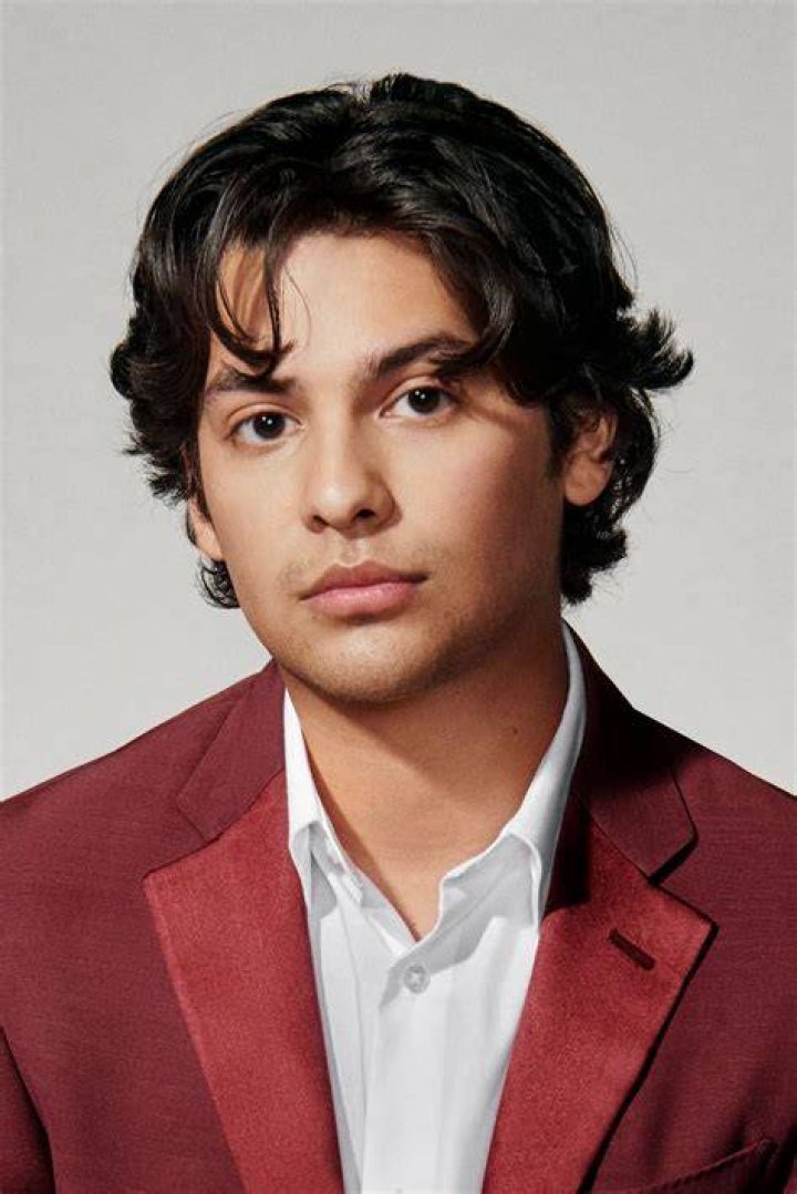 Xolo Mariduena Profile Images — The Movie Database (TMDB)
